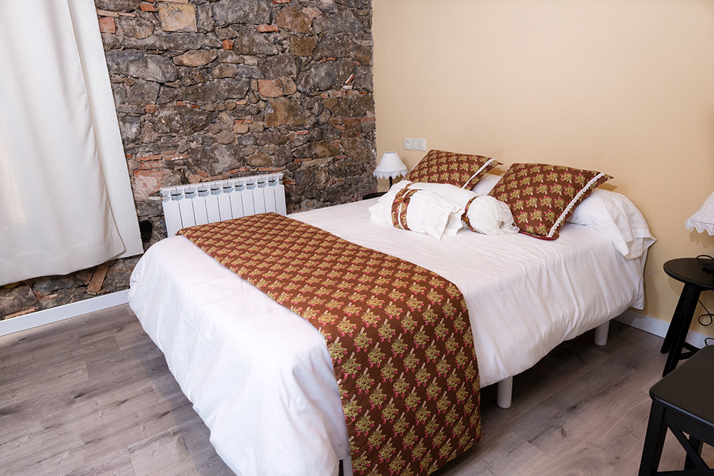 Emphasis Guest House Casserres Bagian luar foto