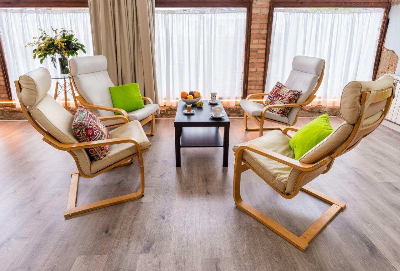 Emphasis Guest House Casserres Bagian luar foto