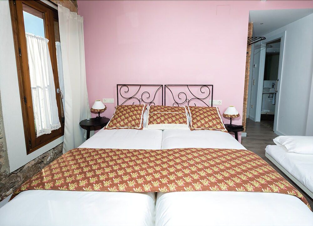 Emphasis Guest House Casserres Bagian luar foto